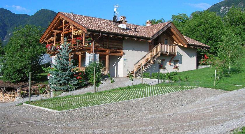 Bleggio Superiore House | 20 m² Farmhouse ∙ 3 guests