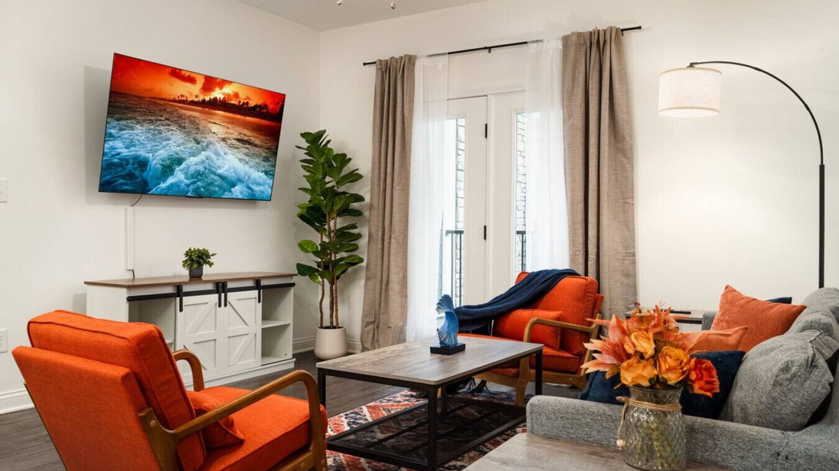 Whitestown Apartment | 20 mins DT| Sleeps 9 | Decadent Haven Spacious Gym