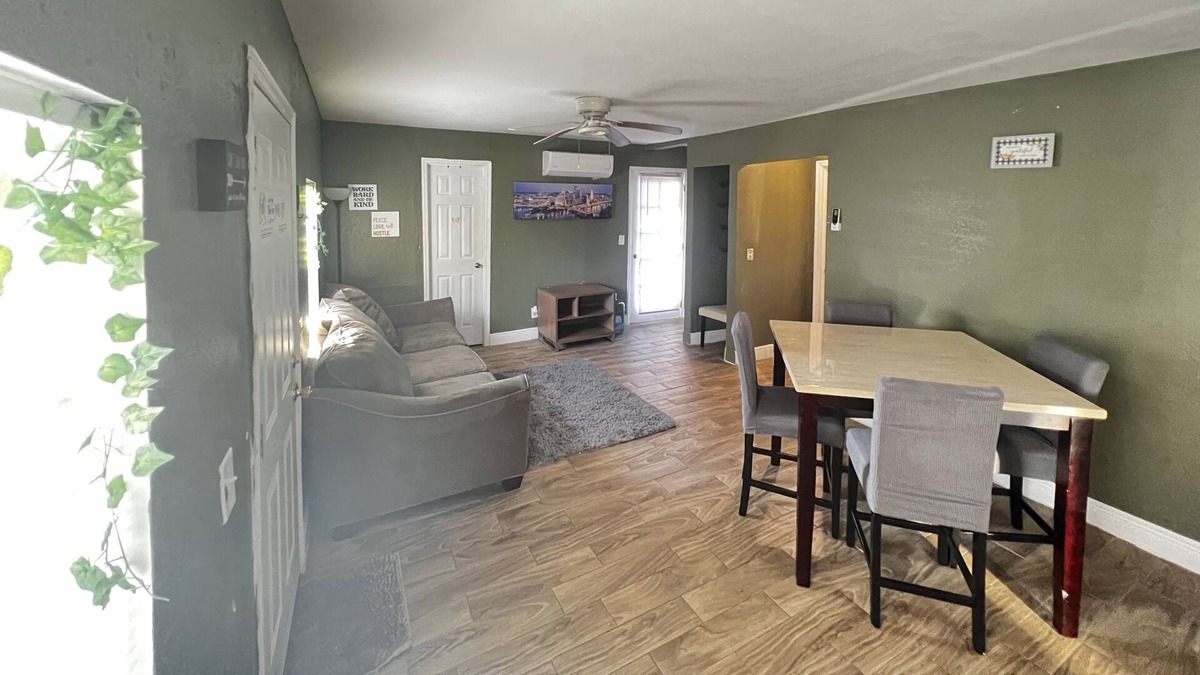 Winter Garden House | 20 minutes to the theme park! Family-sized 2/1 with backyard sleeps 7