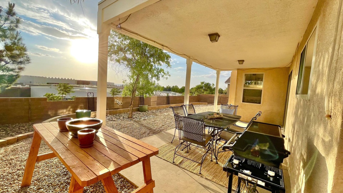 Nor Este House | *20% NEW LISTING DISCOUNT* Sunset View Villa - Sleeps 11