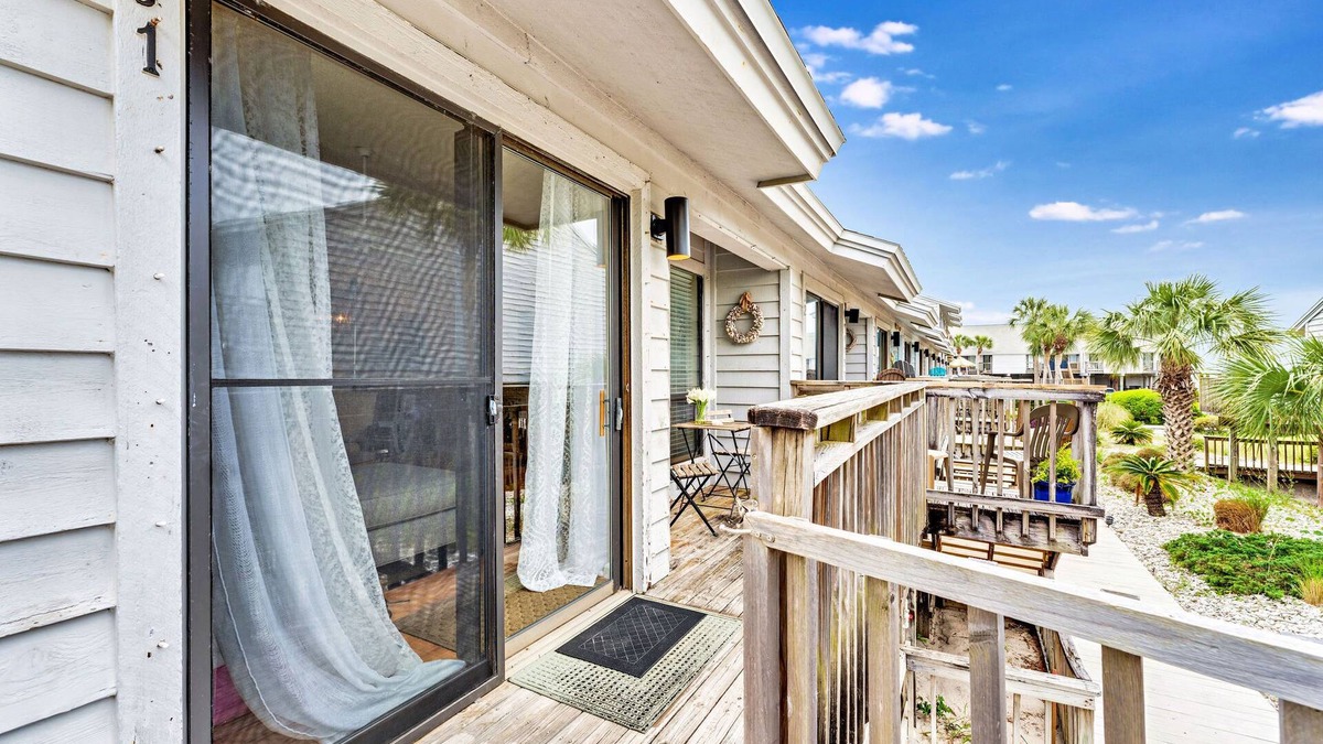 East End House | 20% OFF FALL! 1BR/1BA Dog-Friendly Townhome, Near State Park