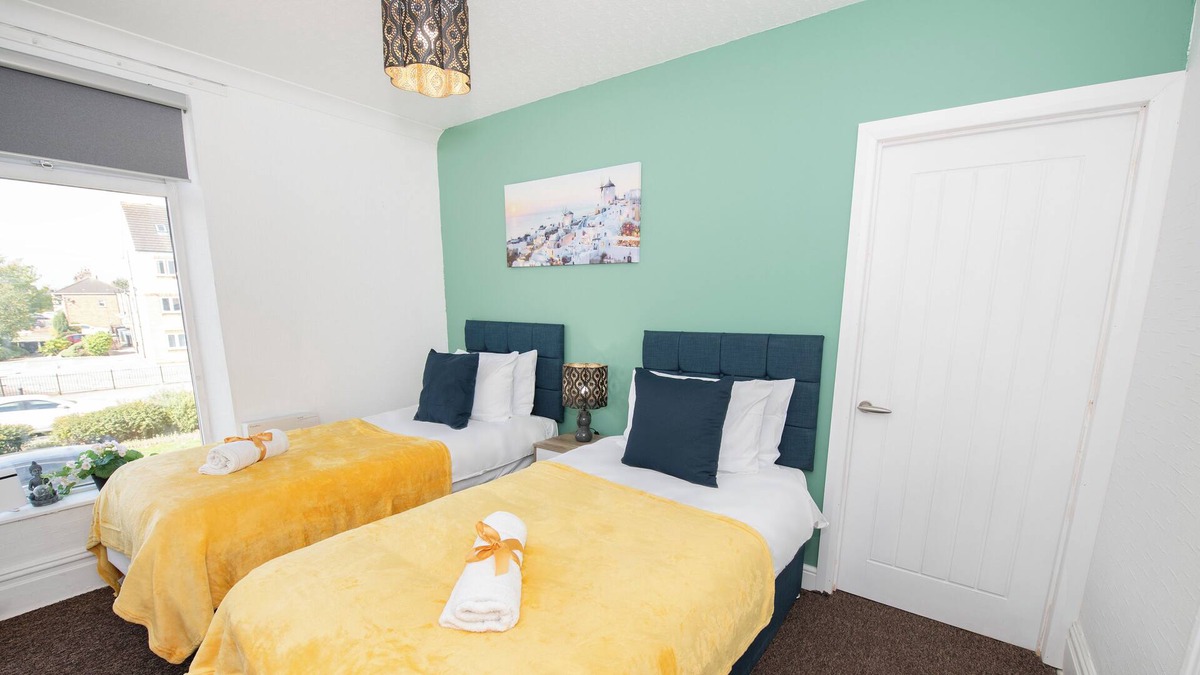 Hull Apartment | 20% OFF - Four Bed flat at Hull