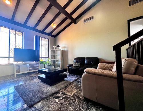 Booragoon House | 20 OFF Long Stay 4 Queen Bed House Near Uni City Swan River