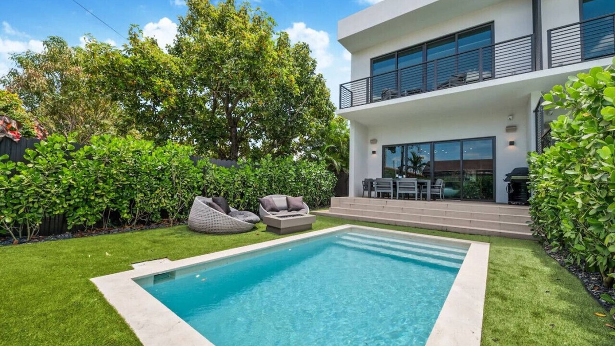 Coral Way House | 20% Off New 4BR Lux Contemporary Villa in Miami