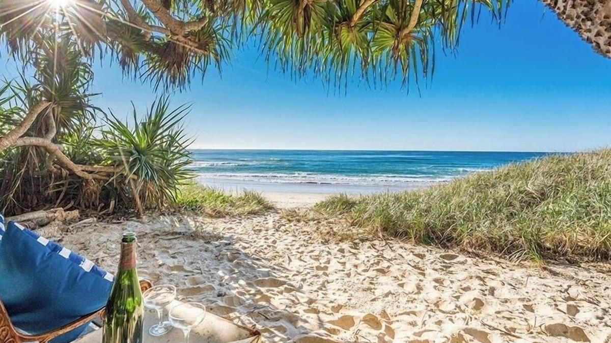 New Brighton House | 20 Steps - STUNNING Beachfront RETREAT. Private beach access. North Byron