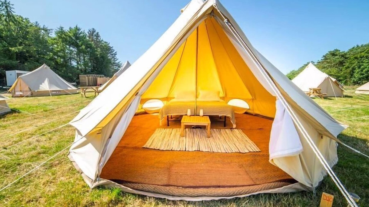 Llanfaethlu Cabin | 20 'Vega' Bell Tent Glamping Anglesey