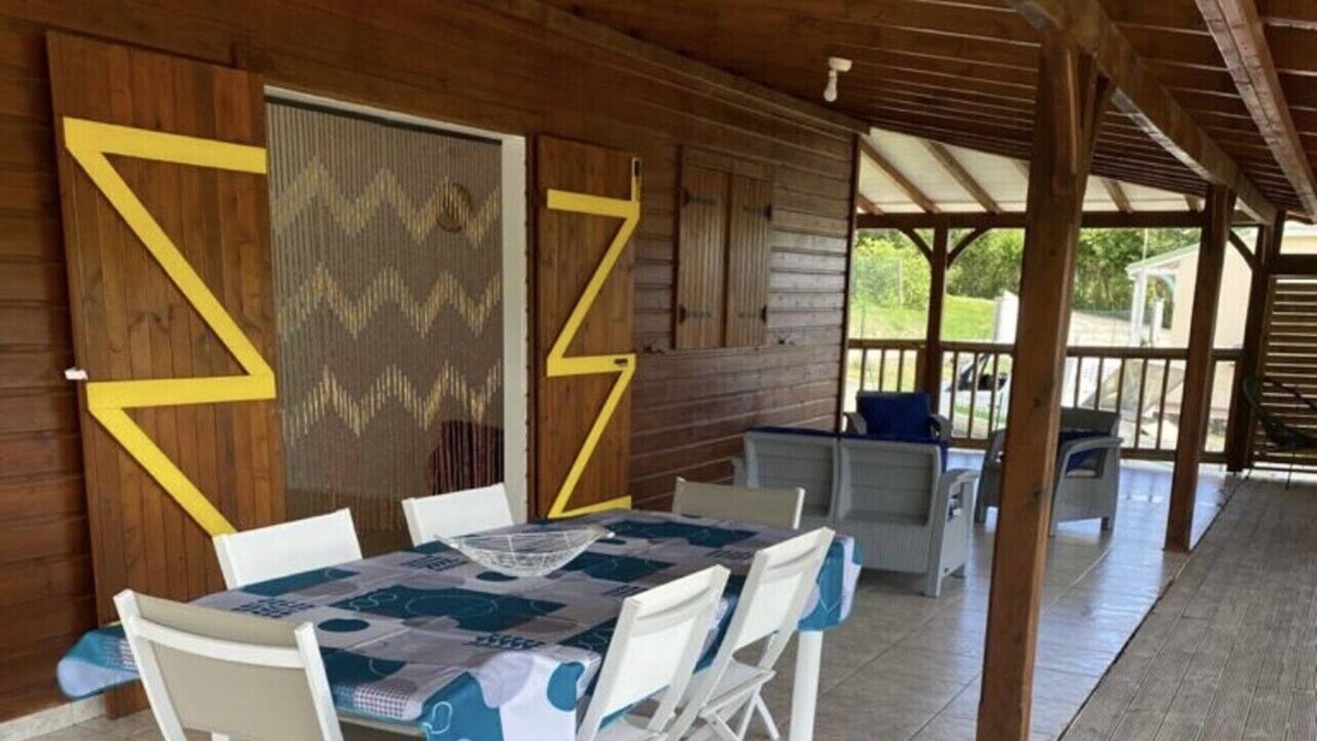Marie-Galante House | 200 m from the beach traditional wooden house Pleasant house for four people