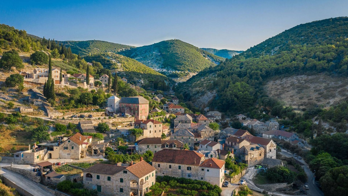 Dol House | 200 year old Mediterranean stone house recommended by The Sunday Times