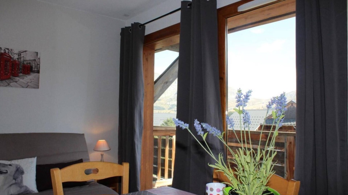 Saint-Etienne-en-Devoluy Apartment | 200m from resort center, 5th floor, view mountain, balcony, tv, ski locker, 31m², Superdévoluy