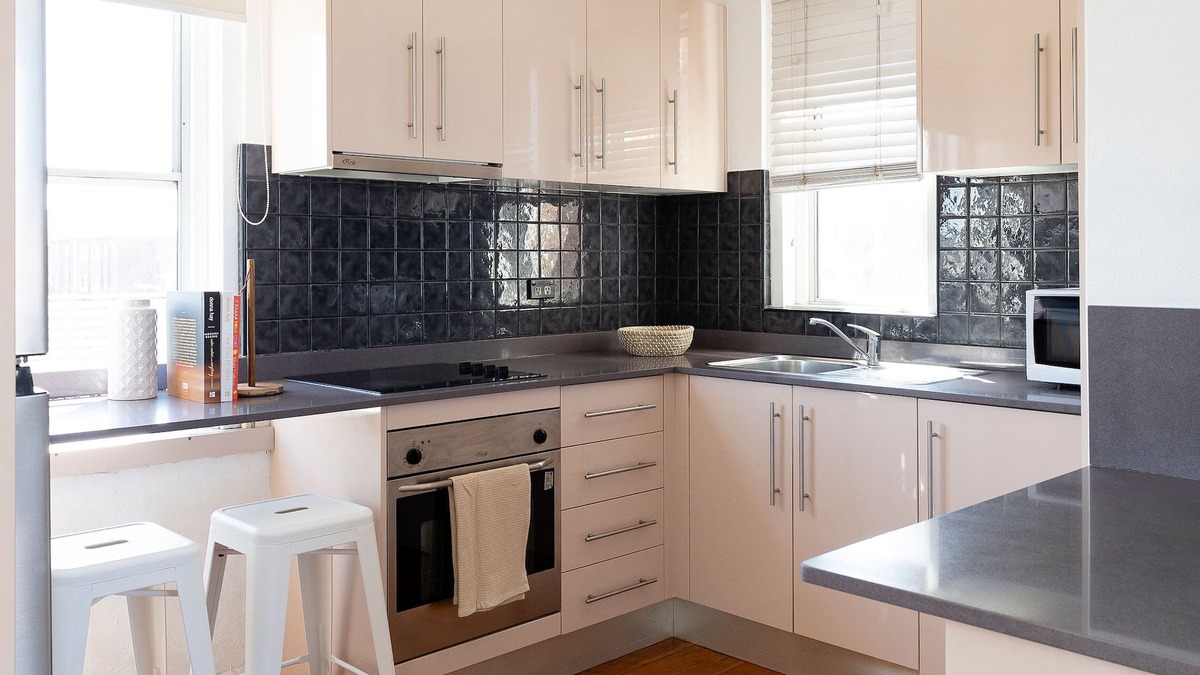 Bondi Beach Apartment | 200m to the beach ~ Ocean view in every direction