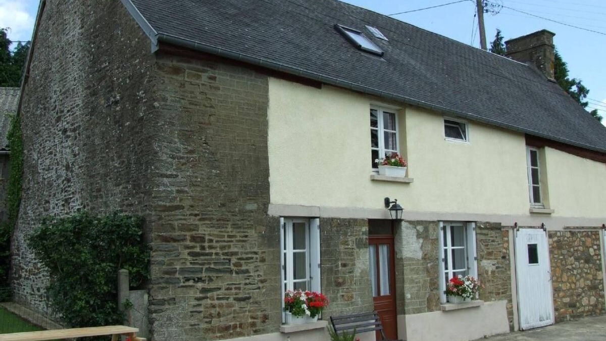 Notre-Dame-du-Touchet Other | 200yr old character farmhouse on edge of village
