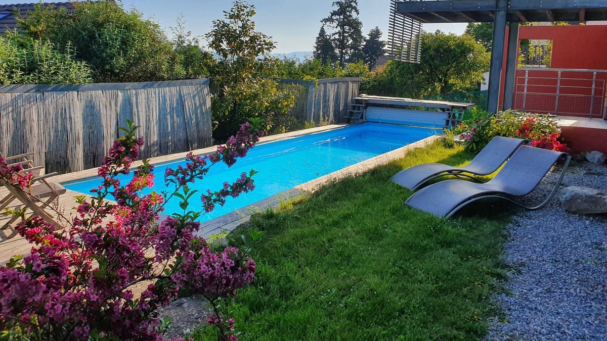 Neuvecelle House | 2013 architect's villa with heated swimming pool, lake views, 100 m from the beaches