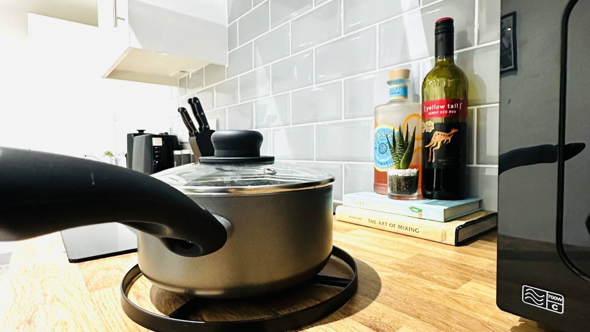 Wakefield Apartment | 202 Grosvenor House City Centre