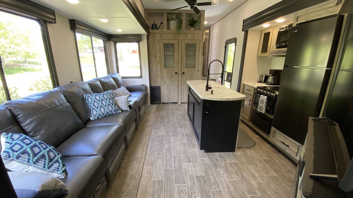 Bonners Ferry House | 2022 5th Wheel RV, 2BD, Sleeps 6, Kootenai River Views/Access, Picnic Table