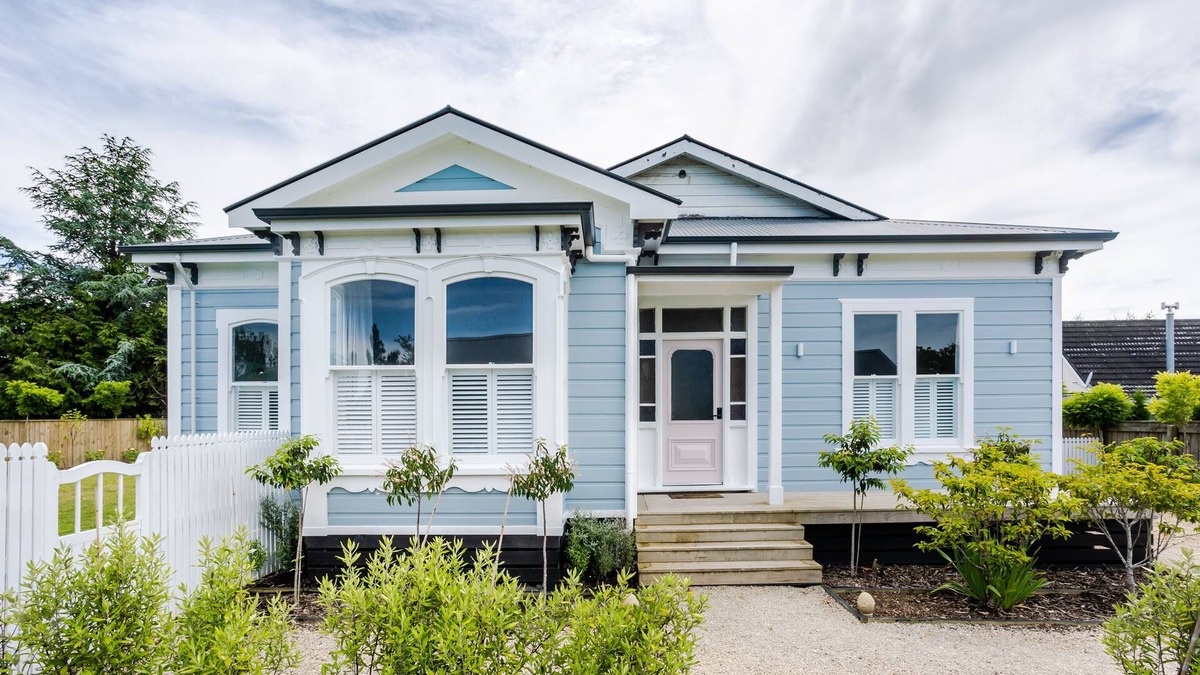 Greytown Villa | 2024 Bach of the Year Property nFully renovated villa in heart of Greytown