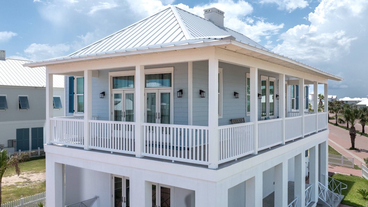 South Padre Island House | 2024 Custom Beach house within The Shores Subdivision, 4 Bedroom 4.5 Bath, sleeps 8