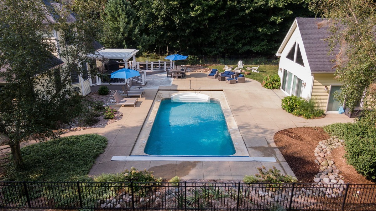 Three Oaks House | 2026 Open Secluded retreat Heated pool 13 acres pool table playground