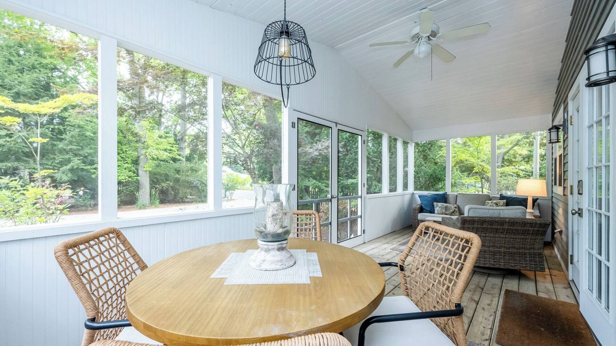 Union Pier Cottage | (2026 OPEN!) Union Pier Cottage Close To Beach & Downtown.