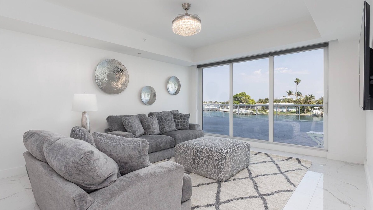 Island Estate Condo | 206, Water View-Clearwater Bch in 6 min, Pool/Gym