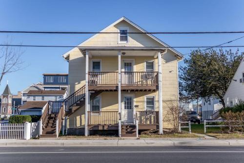 Ocean City Apartment | 208 Cottage 5 Yellow 1st unit