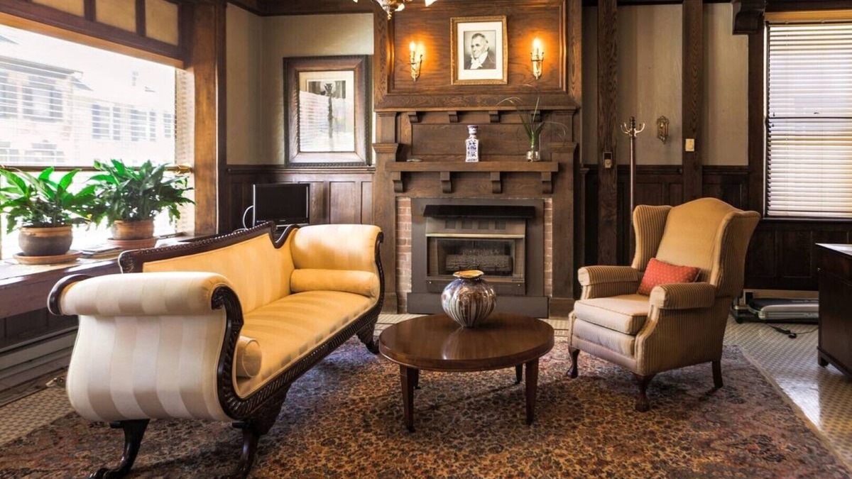 Mercersburg Bed & Breakfast | 208 - Ms. Hetty's Room - James Buchanan Hotel