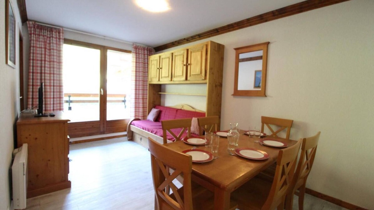 Val Cenis Apartment | 20m from ski slopes, Ground floor, swimming pool, balcony, tv, ski locker, 36m², Val Cenis