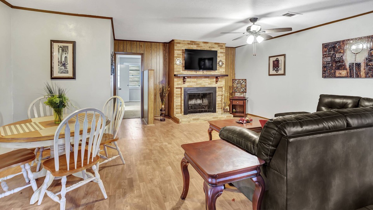 Texas City House | 20min→Galveston, Ruko TV Backyard King, garage