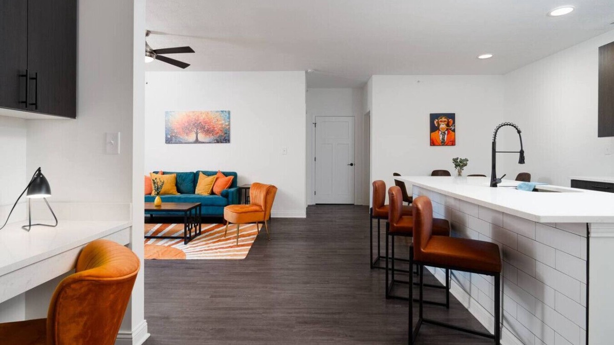 Whitestown Apartment | 20mins DT Indy| Sleeps 5 | Radiant Vibes Spacious