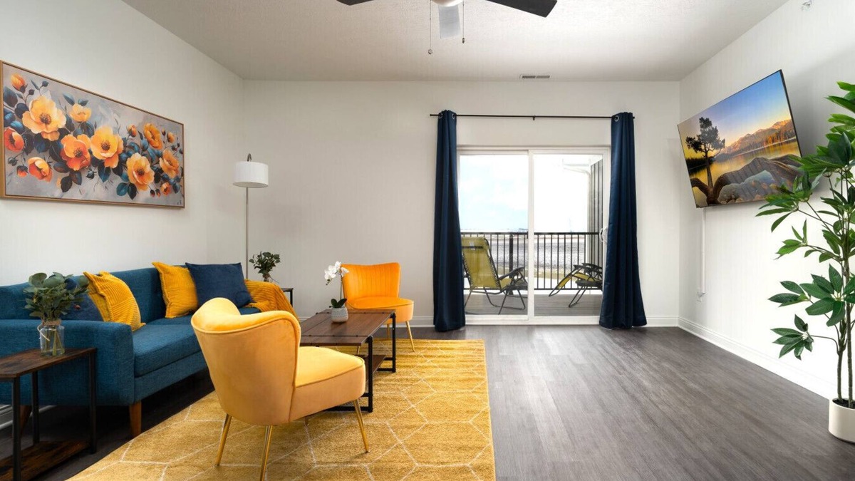 Whitestown Apartment | 20mins DT Indy | Sleeps 3 | Golden Sun SpaciousGym