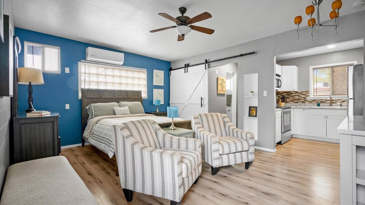 Roosevelt Condo | 21 Chelsea Place On The Park, In Heart Of Downtown
