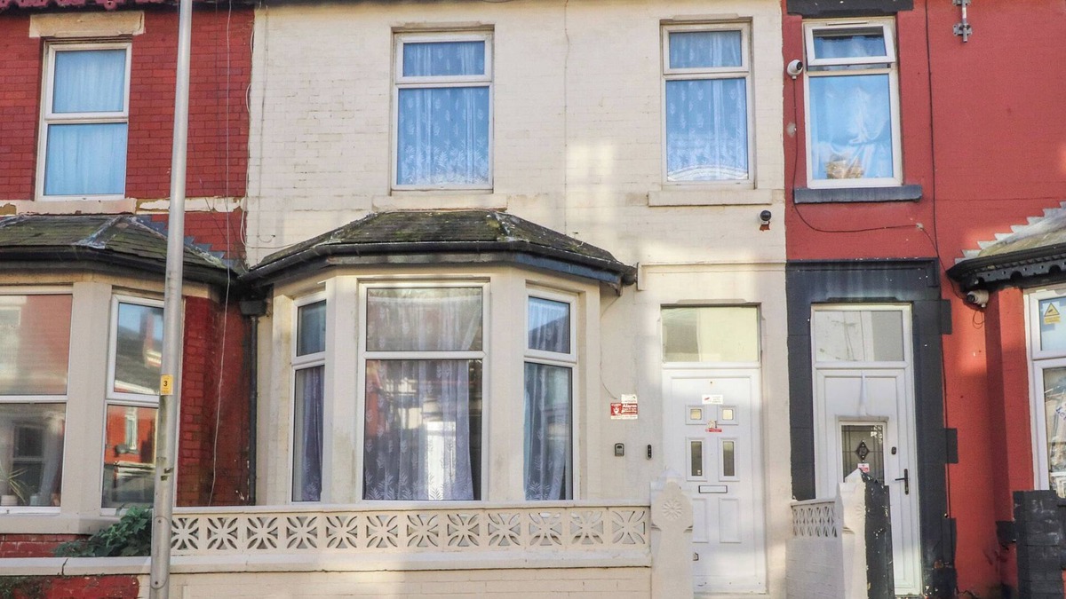 North Shore Cottage | 21 EAVES STREET, country holiday cottage, with a garden in Blackpool