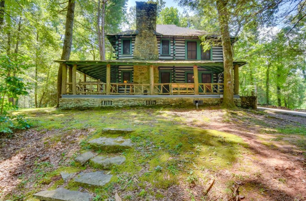 Rocky Bottom House | 21 Mi to Devils Fork State Park Sunset Cabin!