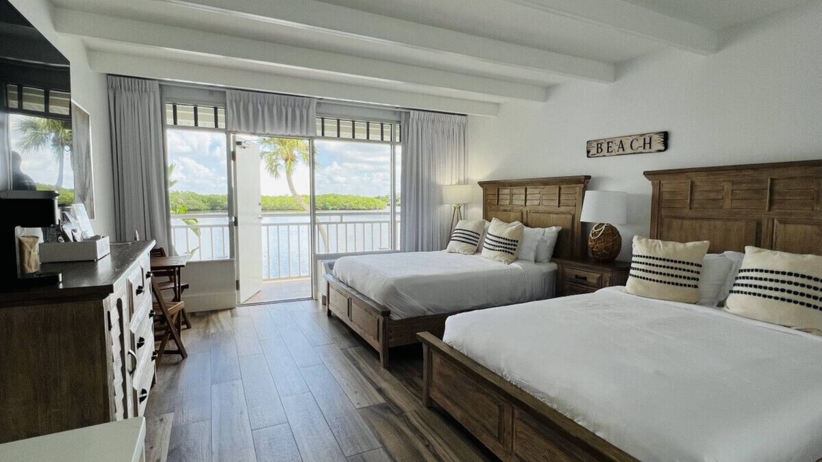 Ruskin Apartment | 215 Miramar Retreat Little Harbor Beach Resort