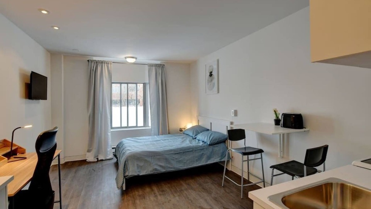 Laval Apartment | 215 Studio Spacieux Laval, tout inclue, wifi, park