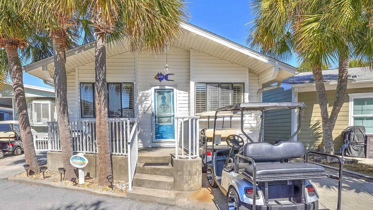 Lower Grand Lagoon House | 219 Squid Lane -3 Bedrooms - Includes 2 Golf Cart & Beach Chairs