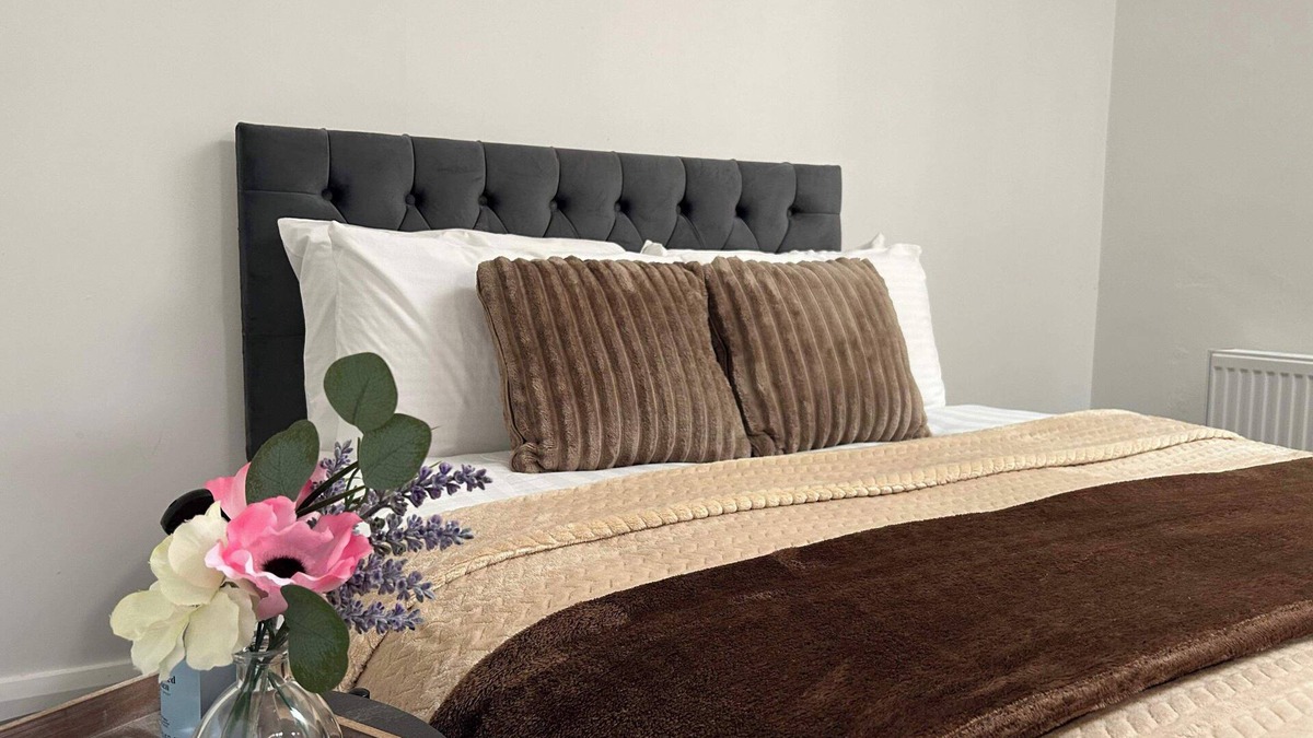 Edenderry Apartment | 22 Guests - Edenderry Luxury Apartment Retreat