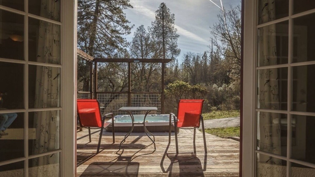 Midpines House | 22 Miles to Yosemite - Hot Tub, Hammocks, Fire Pit, Six Private Acres