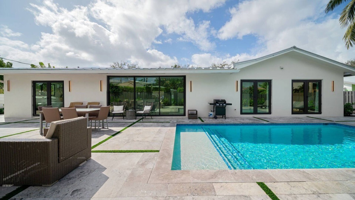 Lighthouse Point House | 2231 Managed by Brampton Park