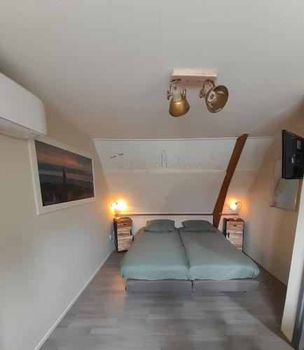 Den Burg Bed & Breakfast | 22up Bed & Koffie