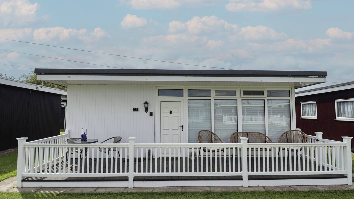 Chapel Saint Leonards Cottage | 23 CHERRY PARK, pet friendly, with a garden in Chapel St Leonards