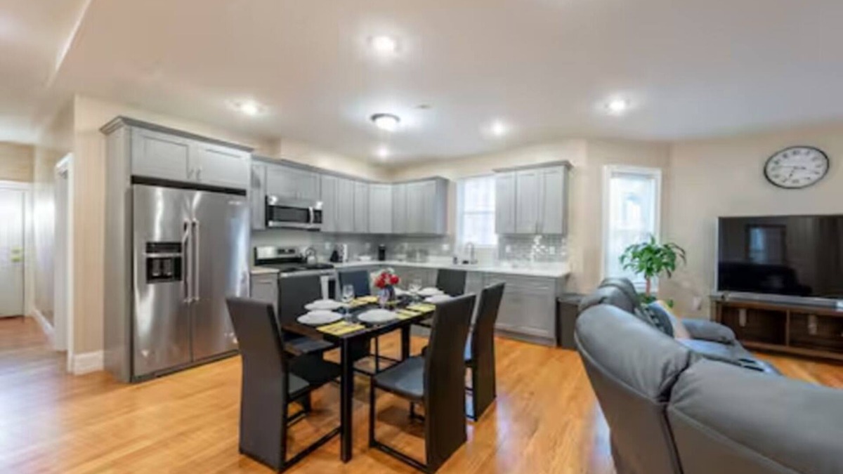 Dudley - Brunswick King Apartment | 233/1 - 4BR Comfortable Apt near Franklin Park Zoo