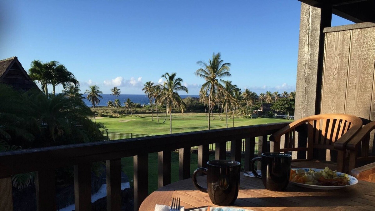 Punaluu House | #24 King Bed and Sleeper Sofa, Great Location near Pool, Hot Tub & Grills