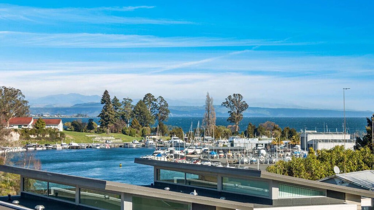 Taupo Cottage | 24 Marina View Retreat - Taupo Holiday Apartment