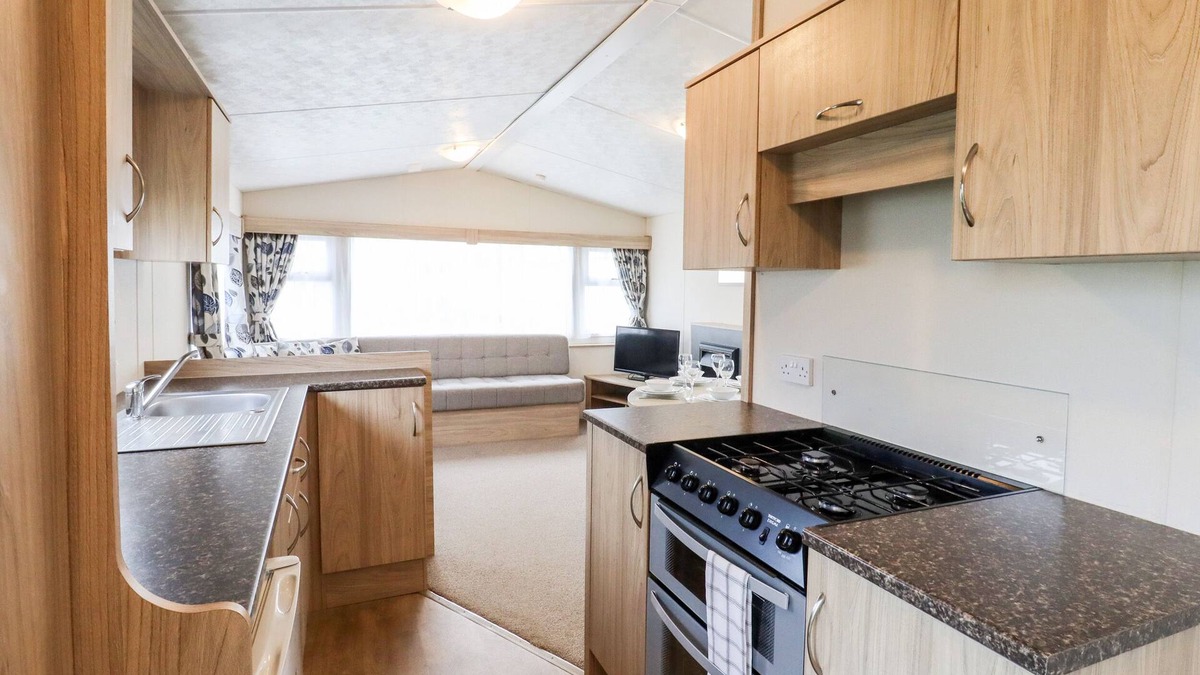 Icklesham Cottage | 24 WINCHELSEA SANDS HOLIDAY PARK, family friendly in Winchelsea Beach