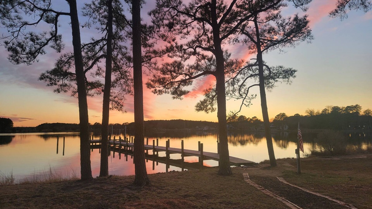 Lottsburg Cottage | 240 degree WATERVIEWS and gorgeous Sunsets!