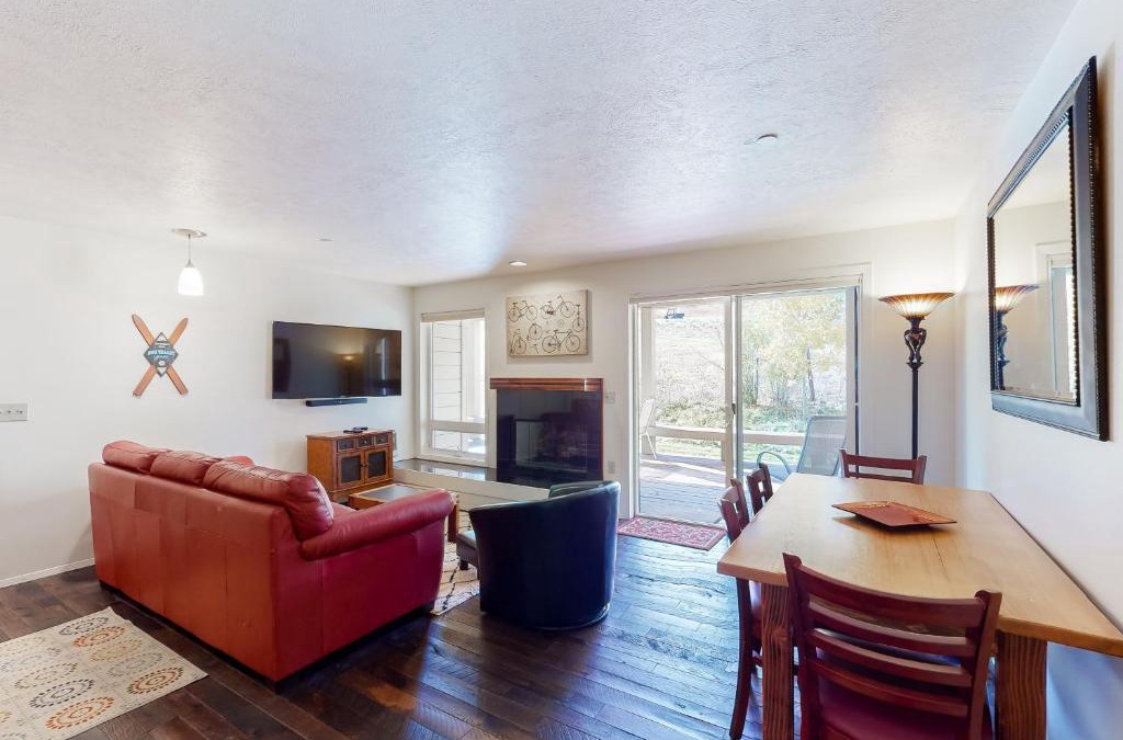 Elkhorn Village Hotel | 2498 Indian Springs
