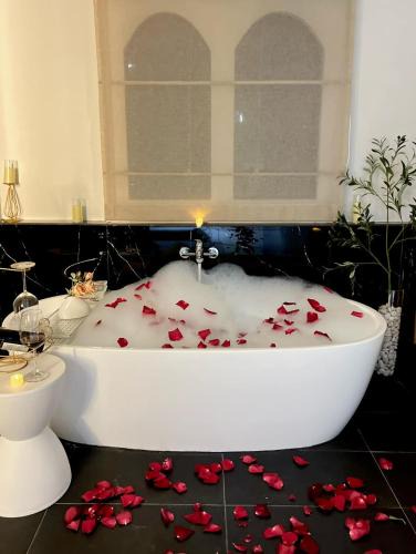 Nakhon Sawan Hotel | 24Rooms นครสวรรค์