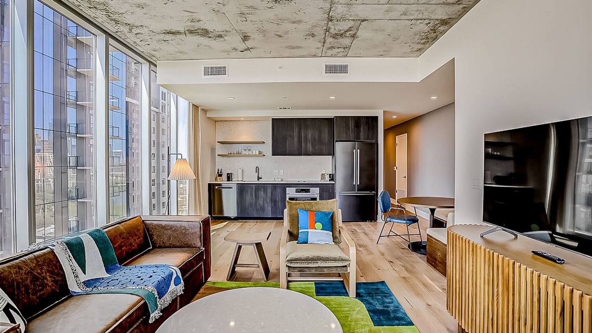 Rainey Street Historic District Condo | 24th floor - Corner condo - lake-view balcony - rooftop pool & gym