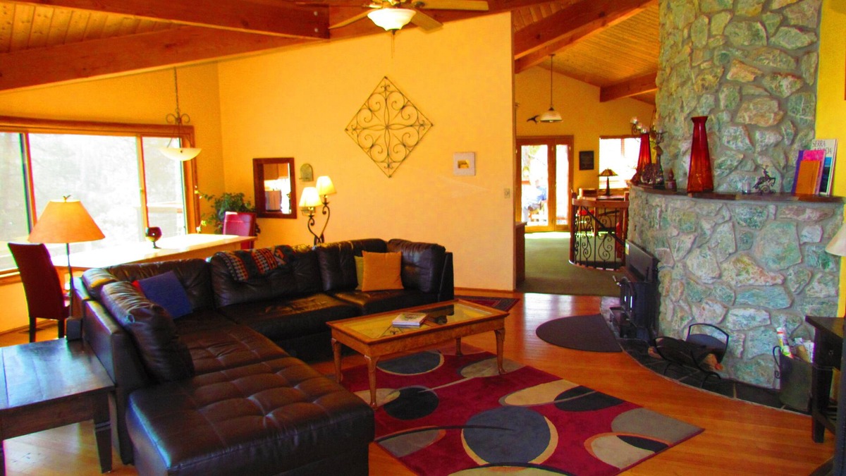 Midpines House | 25 ACRES OF PRIVATE SOLITUDE. Close to Yosemite~Hot Tub