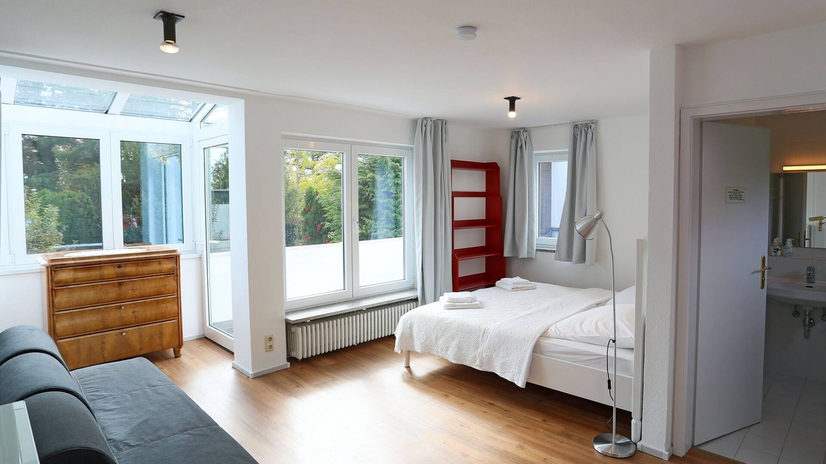 Munchen District House | 25 min to the Centre: Beautiful 140 m² flat in the South of Munich